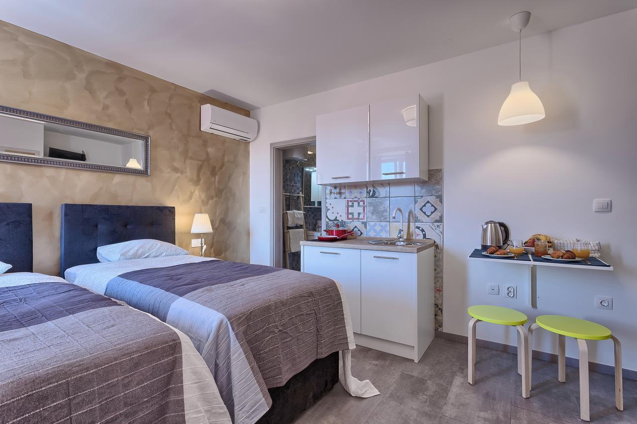 Luxury Flats In City Centre Пула Экстерьер фото