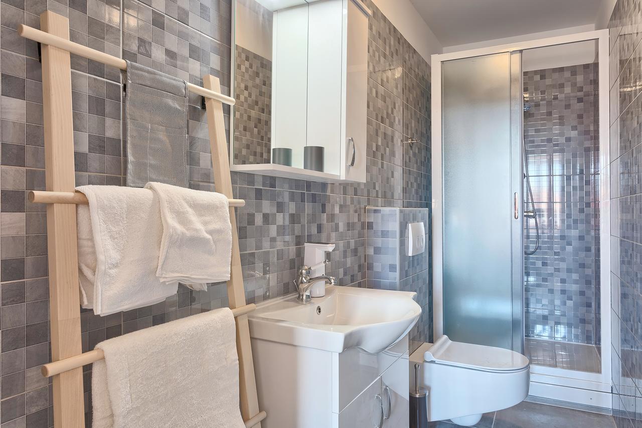 Luxury Flats In City Centre Пула Экстерьер фото