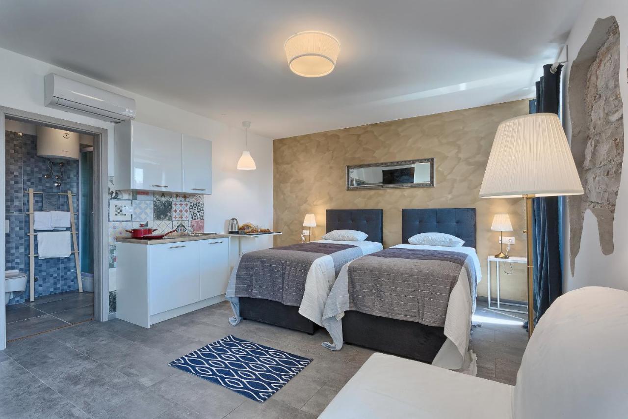 Luxury Flats In City Centre Пула Экстерьер фото