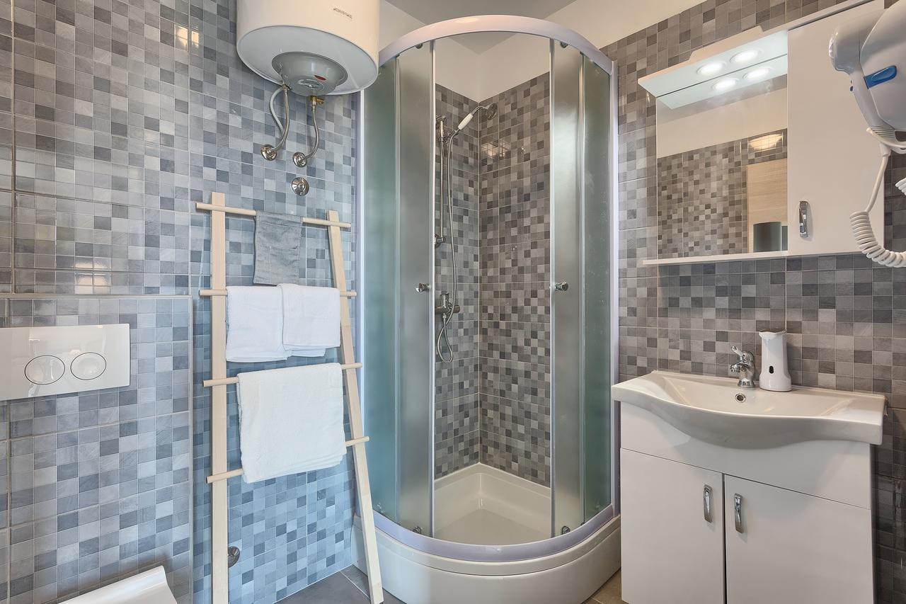 Luxury Flats In City Centre Пула Экстерьер фото