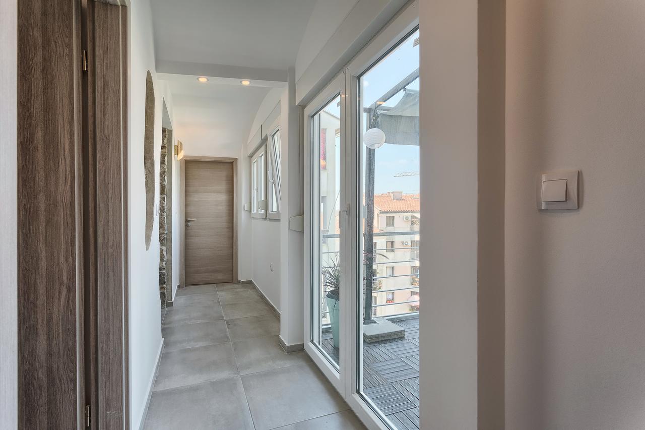 Luxury Flats In City Centre Пула Экстерьер фото