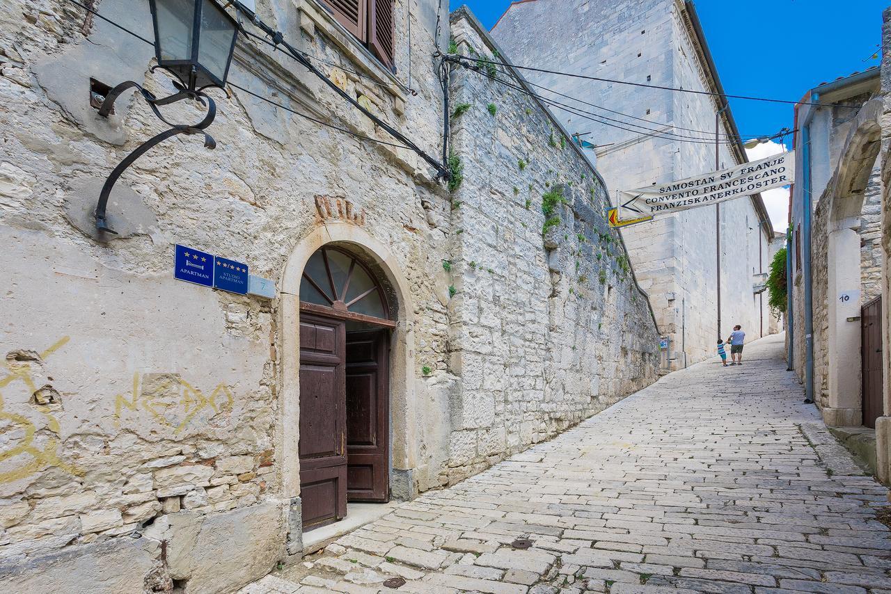Luxury Flats In City Centre Пула Экстерьер фото